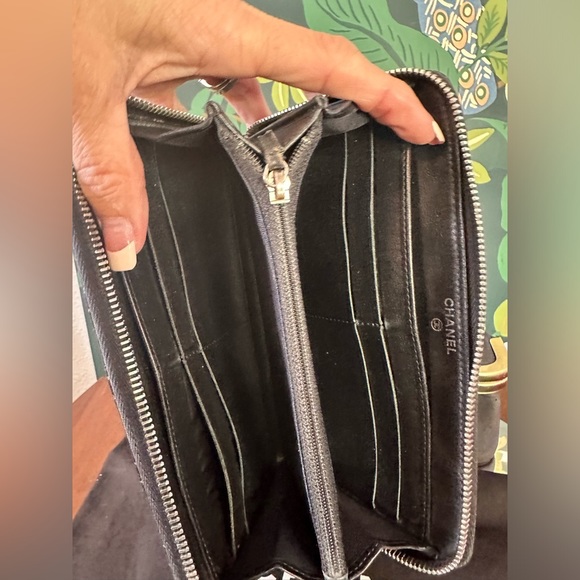 CHANEL Matelasse Quilted Black Patent Caviar Leather Round Zip Long Wallet ๐ค๐ฅ - Picture 6 of 13